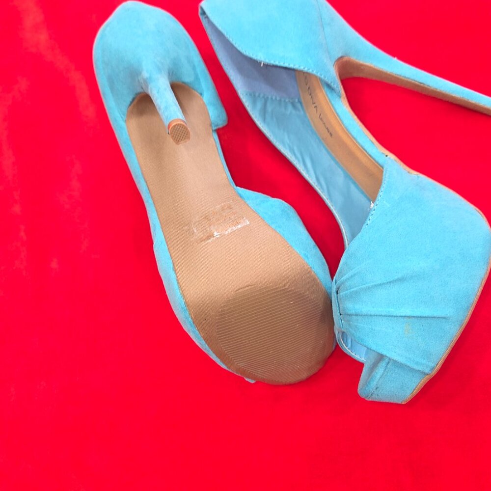 Shoes - Picture 3 of 6